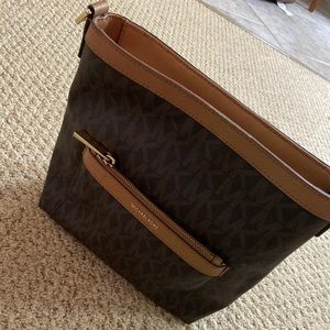 Michael kors crossbody